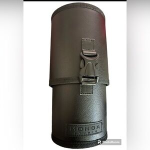 Monde brush container